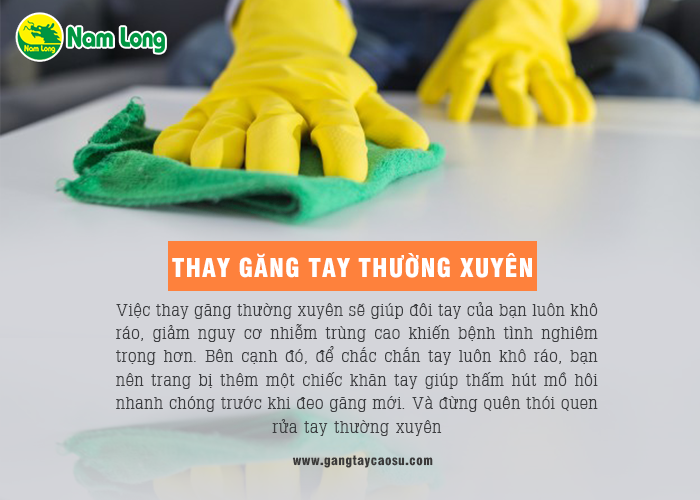 thay găng tay cao su thường xuyên để tránh tình trạng ra mồ hôi tay