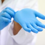 Găng tay cao su y tế có bột là loại găng tay gì và an toàn không?